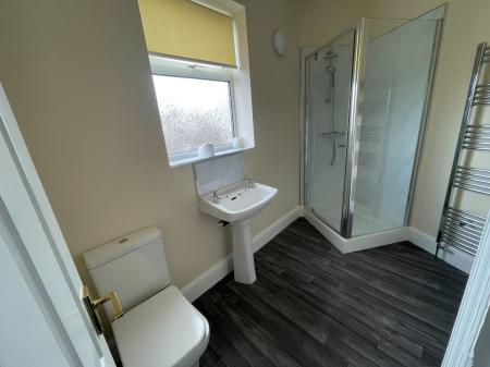 2 bedroom Flat to let in Thorpes Road, Heanor, DE75