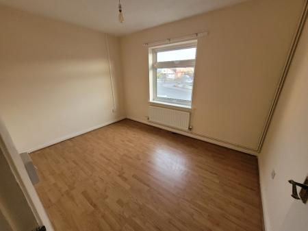 2 bedroom Flat to let in Valley Drive, Newthorpe, NG16