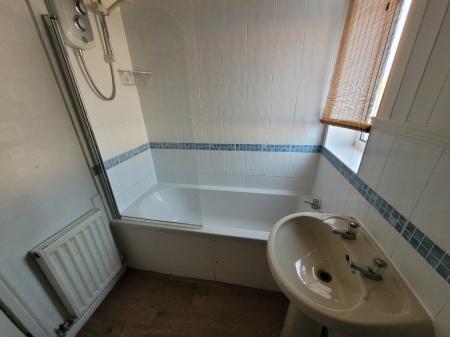 2 bedroom Flat to let in Valley Drive, Newthorpe, NG16