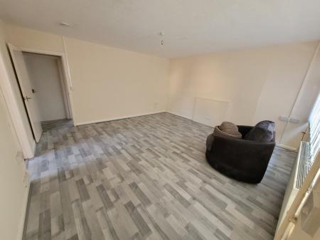 2 bedroom Flat to let in Valley Drive, Newthorpe, NG16