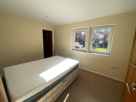 2 bedroom Flat to let in Caesar Street, Chester Green, Derby, DE1