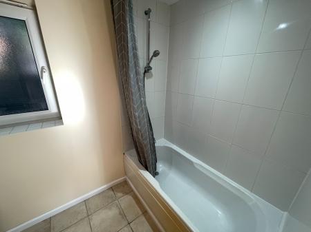 2 bedroom Flat to let in Caesar Street, Chester Green, Derby, DE1