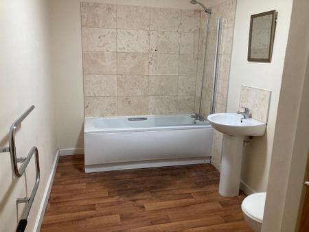 2 bedroom Flat to let in Flat 18, 18, South Street, Ilkeston, DE7
