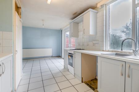 4 bedroom Semi-detached house for sale in Elm Tree Gardens, Devizes, SN10