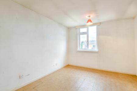 4 bedroom Semi-detached house for sale in Elm Tree Gardens, Devizes, SN10