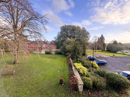 2 bedroom Terraced House for sale in Thomas Wyatt Road, Devizes, SN10