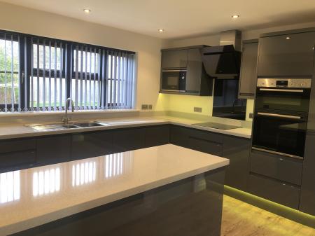 4 bedroom Detached house to let in Stockwell Road, Devizes, SN10