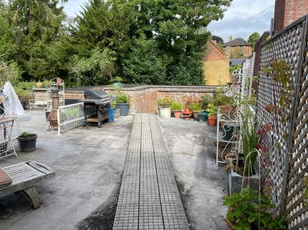 1 bedroom Flat to let in High Street, Marlborough, SN8