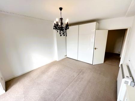 1 bedroom Flat to let in High Street, Marlborough, SN8