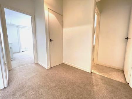 1 bedroom Flat to let in High Street, Marlborough, SN8