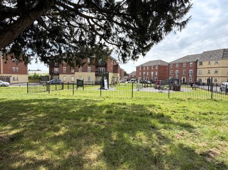 4 bedroom Town house to let in Franklyn Road, Devizes, SN10
