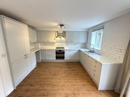 4 bedroom Town house to let in Franklyn Road, Devizes, SN10