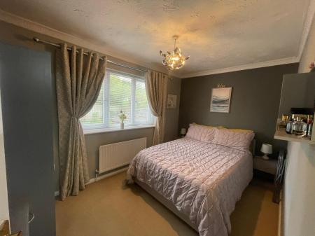 2 bedroom Semi-detached house to let in Maud Close, Devizes, SN10