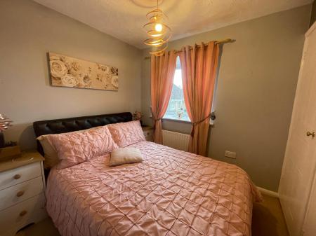 2 bedroom Semi-detached house to let in Maud Close, Devizes, SN10
