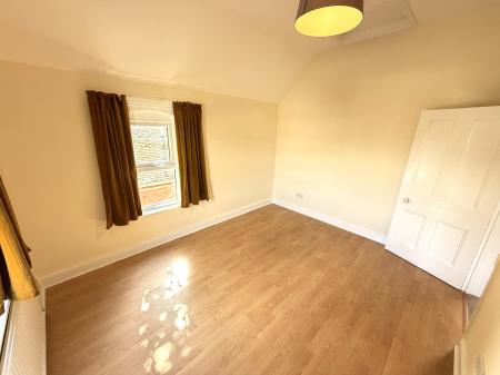 2 bedroom Flat to let in Estcourt Street, Devizes, SN10