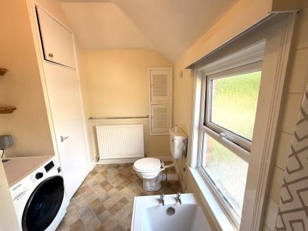 2 bedroom Flat to let in Estcourt Street, Devizes, SN10