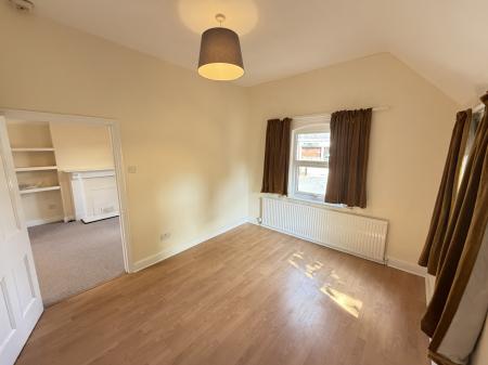2 bedroom Flat to let in Estcourt Street, Devizes, SN10