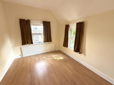 2 bedroom Flat to let in Estcourt Street, Devizes, SN10