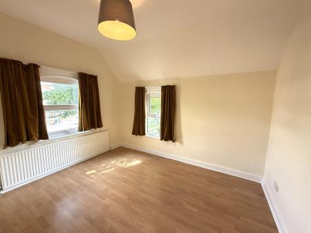 2 bedroom Flat to let in Estcourt Street, Devizes, SN10