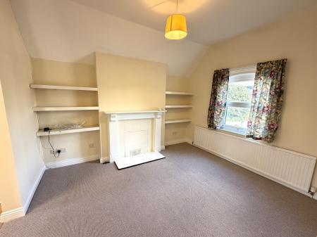 2 bedroom Flat to let in Estcourt Street, Devizes, SN10
