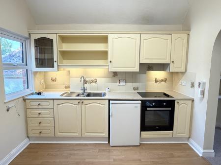 2 bedroom Flat to let in Estcourt Street, Devizes, SN10