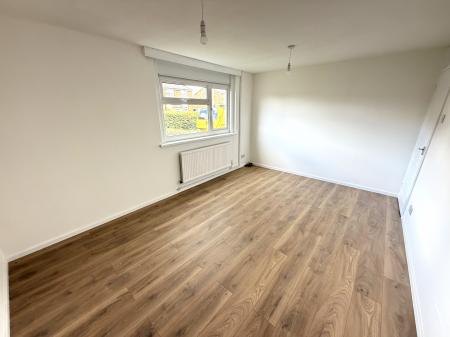 4 bedroom Semi-detached house to let in Elm Tree Gardens, Devizes, SN10