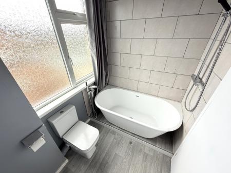 4 bedroom Semi-detached house to let in Elm Tree Gardens, Devizes, SN10