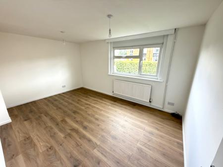 4 bedroom Semi-detached house to let in Elm Tree Gardens, Devizes, SN10
