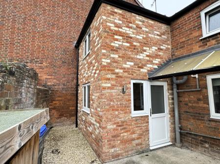 2 bedroom End of terrace house to let in Estcourt Street, Devizes, SN10