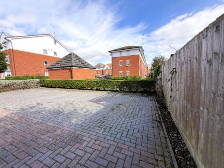 2 bedroom Flat for sale in Combe Walk, Devizes, SN10