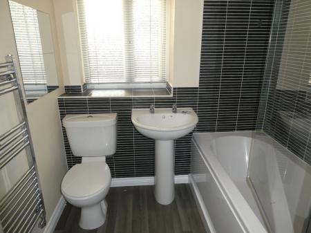 3 bedroom Semi-detached house to let in Wakelam Drive, Armthorpe, DN3