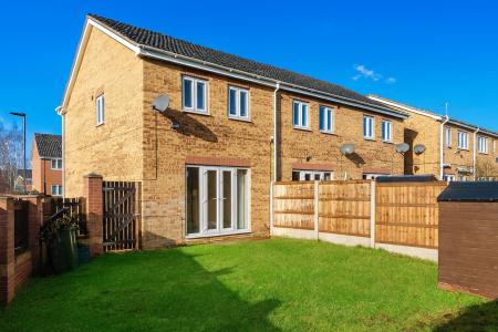 3 bedroom Semi-detached house to let in Wakelam Drive, Armthorpe, DN3