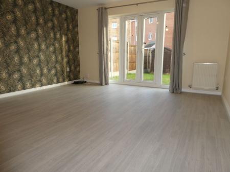 3 bedroom Semi-detached house to let in Wakelam Drive, Armthorpe, DN3