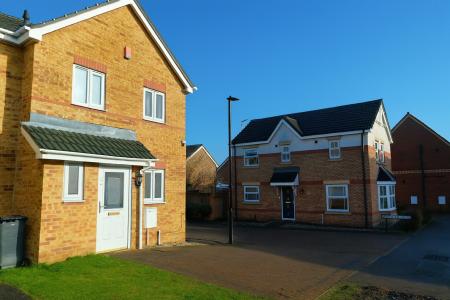 3 bedroom Semi-detached house to let in Wakelam Drive, Armthorpe, DN3