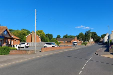 3 bedroom Semi-detached house to let in Vinehall Road, Haxey, DN9