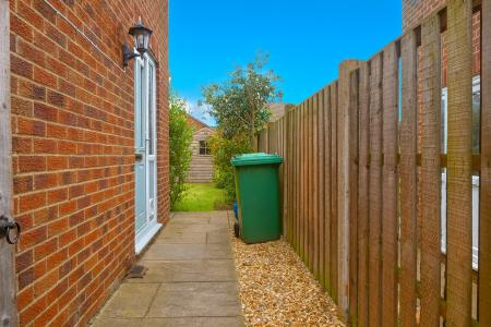 3 bedroom Semi-detached house to let in Vinehall Road, Haxey, DN9