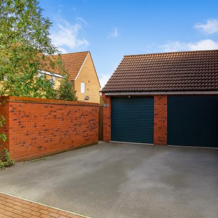 3 bedroom Detached house to let in Derwent Drive, Lakeside, Doncaster, DN4
