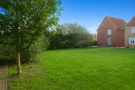 3 bedroom Detached house to let in Derwent Drive, Lakeside, Doncaster, DN4