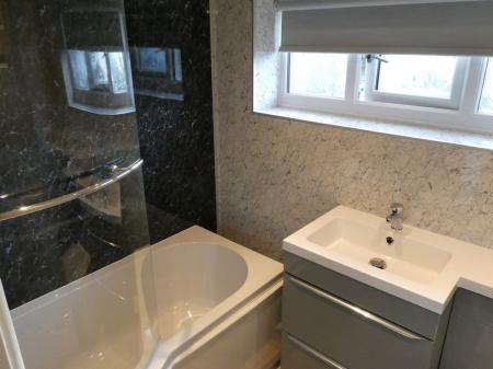 3 bedroom Semi-detached house to let in Sycamore Grove, Cantley, DN4