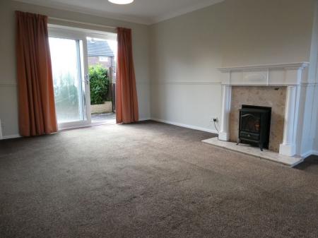 3 bedroom Semi-detached house to let in Sycamore Grove, Cantley, DN4
