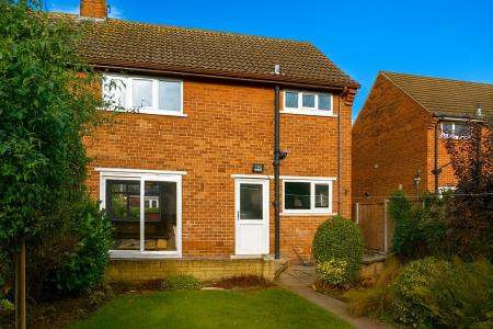 3 bedroom Semi-detached house to let in Sycamore Grove, Cantley, DN4