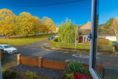 3 bedroom Semi-detached house to let in Sycamore Grove, Cantley, DN4