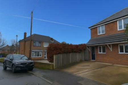 2 bedroom Ground floor flat to let in Wivelsfield Road, Balby, Doncaster, DN4