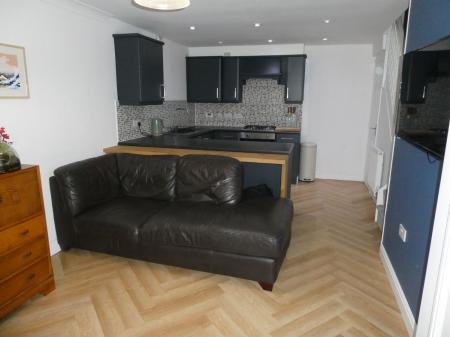 1 bedroom Semi-detached house to let in Twigg Crescent, Armthorpe, DN3