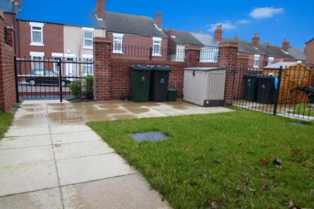 2 bedroom Town house to let in Cooper Street, Hyde Park, Doncaster, DN4