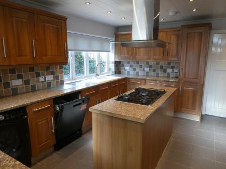 3 bedroom Semi-detached house to let in Thorne Road, Wheatley Hills, Doncaster, DN2