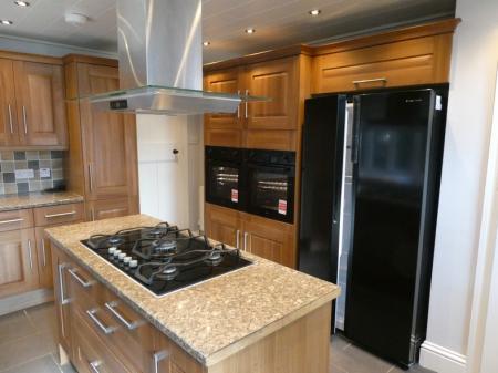 3 bedroom Semi-detached house to let in Thorne Road, Wheatley Hills, Doncaster, DN2