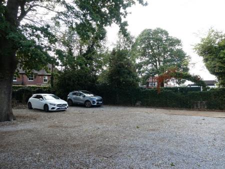 3 bedroom Semi-detached house to let in Thorne Road, Wheatley Hills, Doncaster, DN2