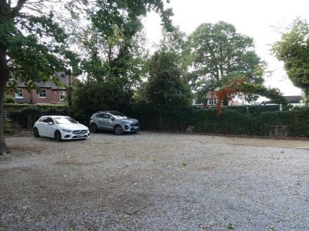 3 bedroom Semi-detached house to let in Thorne Road, Wheatley Hills, Doncaster, DN2