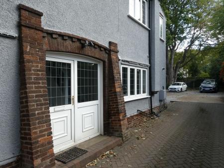 3 bedroom Semi-detached house to let in Thorne Road, Wheatley Hills, Doncaster, DN2